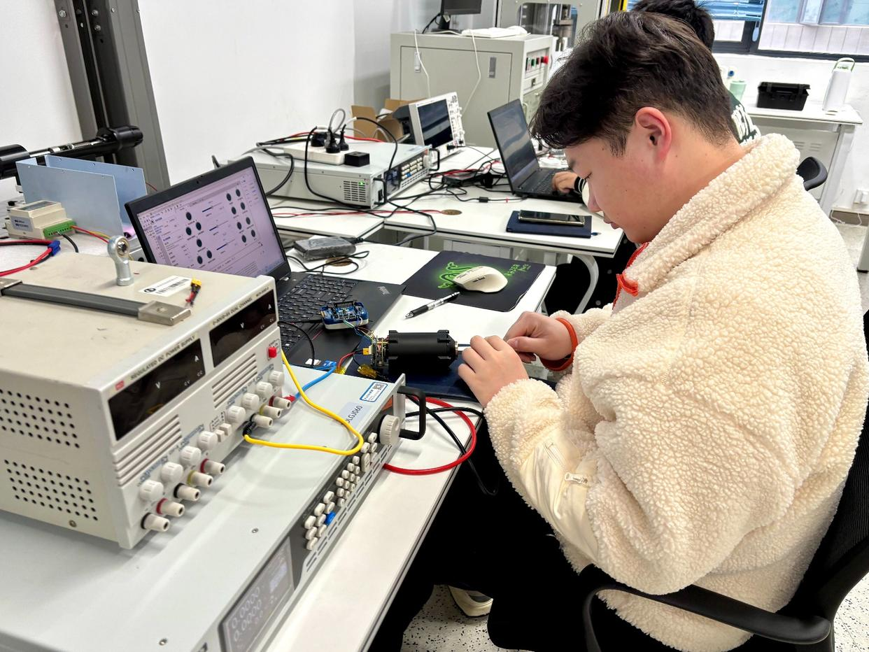 从服务机器狗到配套机器人，这家企业能让机器人抬臂扭腰